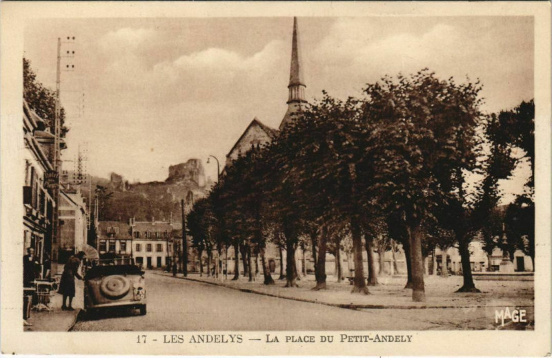 Carte postale ancienne Les Andelys La Place du Petit-Andely aux Andelys