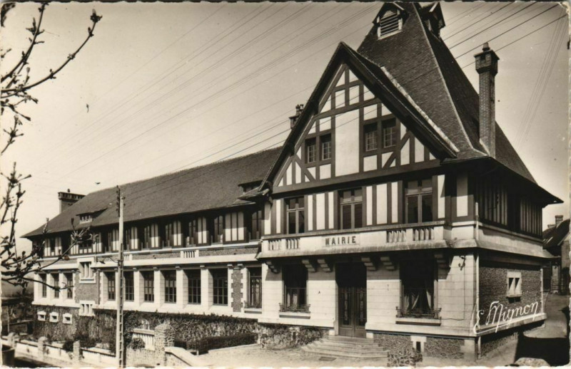 Carte postale ancienne La Neuve-Lyre Mairie - Ecoles à La Neuve-Lyre