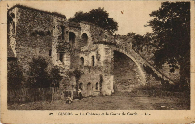 Carte postale ancienne Gisors Le Chateau et le Corps de Garde à Gisors