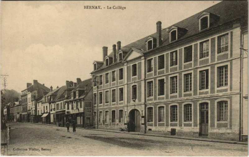 Carte postale ancienne Bernay Le College à Bernay