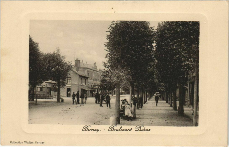 Carte postale ancienne Bernay Boulevard Dubus à Bernay