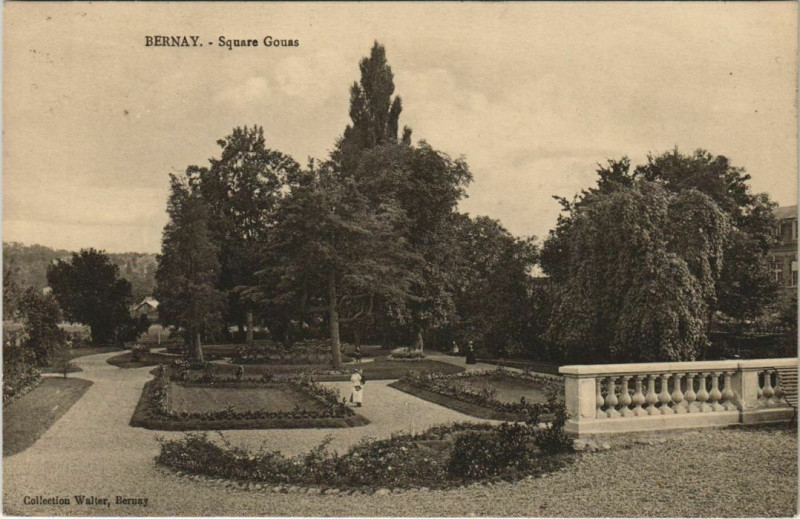 Carte postale ancienne Bernay Square Gouas à Bernay