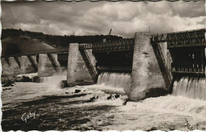 Carte postale ancienne Amfreville-sous-les-Monts Poses - Le Barrage à Amfreville-sous-les-Monts