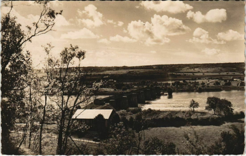 Carte postale ancienne Port-Mort Vue d'Ensemble du Barrage et des Ecluses à Port-Mort