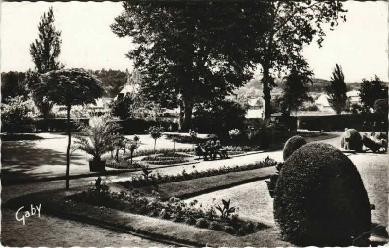 Carte postale ancienne Louviers Le Jardin Public à Louviers