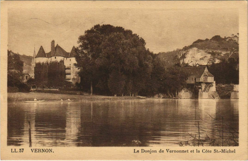 Carte postale ancienne Vernon Le Donjon de Vernonnet et la Cote Saint-Michel à Vernon