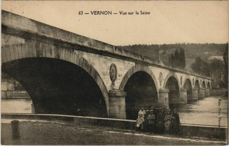 Carte postale ancienne Vernon Vue sur la Seine à Vernon