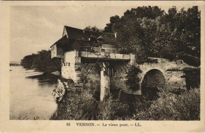 Carte postale ancienne Vernon Le Vieux Pont à Vernon