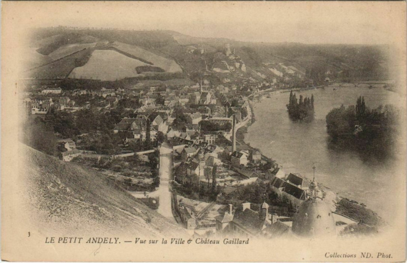 Carte postale ancienne Les Andelys Le Petit-Andely - Vue sur la Ville - Chateau Gaillard aux Andelys