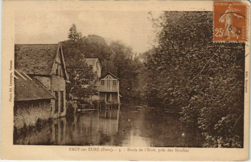 Carte postale ancienne Pacy-sur-Eure Bords de l'Eure pres des Moulins à Pacy-sur-Eure