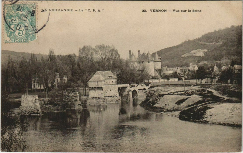 Carte postale ancienne Vernon Vue sur la Seine à Vernon