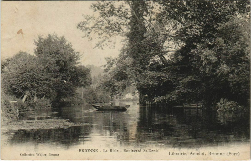 Carte postale ancienne Brionne La Risle - Boulevard Saint-Denis à Brionne