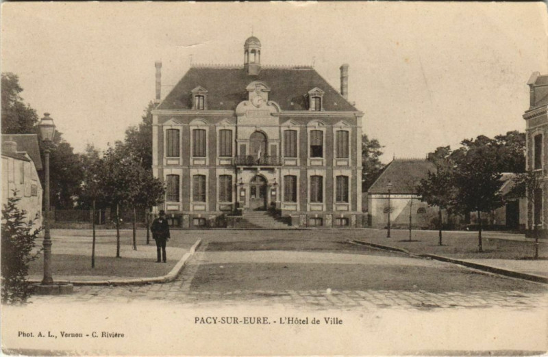 Carte postale ancienne Pacy-sur-Eure L'Hotel de Ville à Pacy-sur-Eure