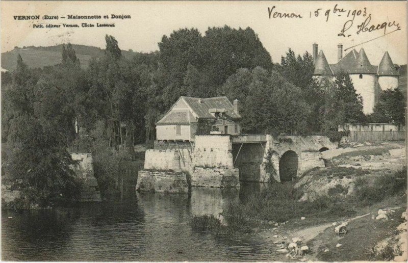 Carte postale ancienne Vernon Maisonnette et Donjon à Vernon