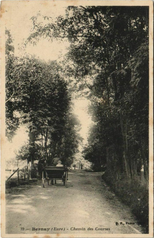 Carte postale ancienne Bernay Chemin des Courses à Bernay