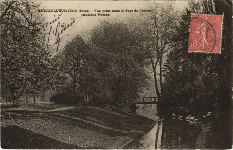 Carte postale ancienne Breteuil-sur-Iton Vue prise dans le Parc du Chateau à Breteuil