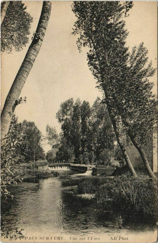 Carte postale ancienne Pacy-sur-Eure Vue sur l'Eure à Pacy-sur-Eure