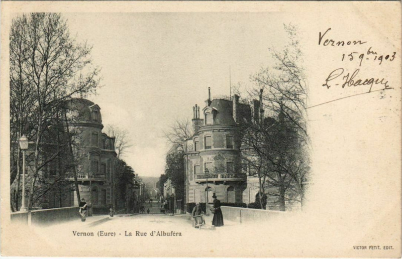Carte postale ancienne Vernon La Rue d'Albufera à Vernon