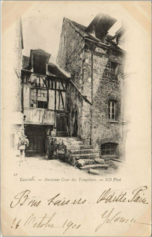 Carte postale ancienne Louviers Ancienne Cour des Templiers à Louviers