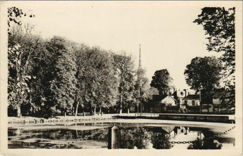 Carte postale ancienne Conches-en-Ouche La Grande Mare à Conches-en-Ouche