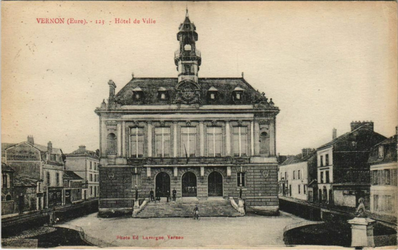 Carte postale ancienne Vernon Hotel de Ville à Vernon