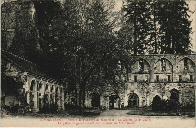 Carte postale ancienne Lisors Ruines de l'Abbaye de Mortemer - Le Cloitre à Lisors