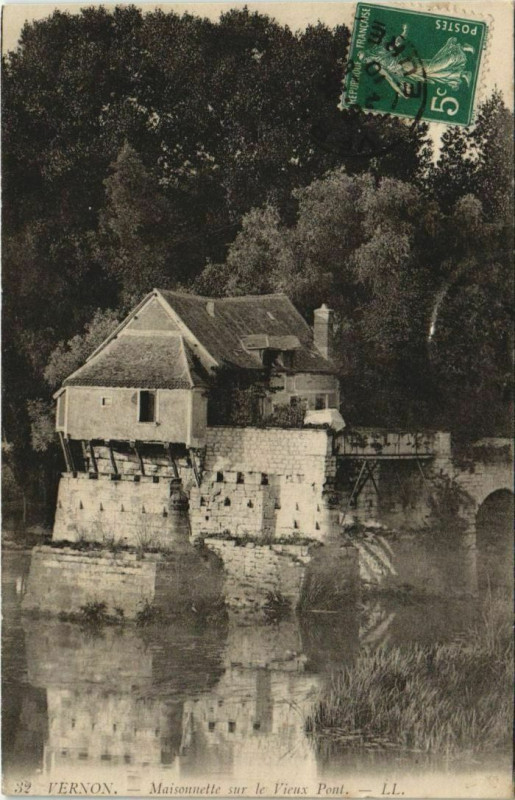 Carte postale ancienne Vernon Maisonnette sur le Vieux Pont à Vernon