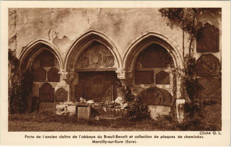 Carte postale ancienne Marcilly-sur-Eure Porte de l'Ancien Cloitre de l'Abbaye à Marcilly-sur-Eure