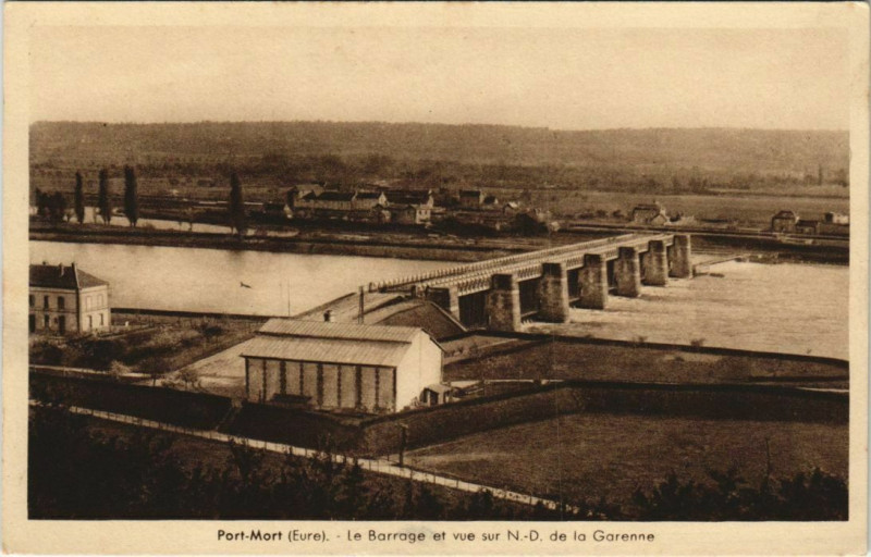 Carte postale ancienne Port-Mort Le Barrage et Vue sur N.-D. De la Garenne à Port-Mort