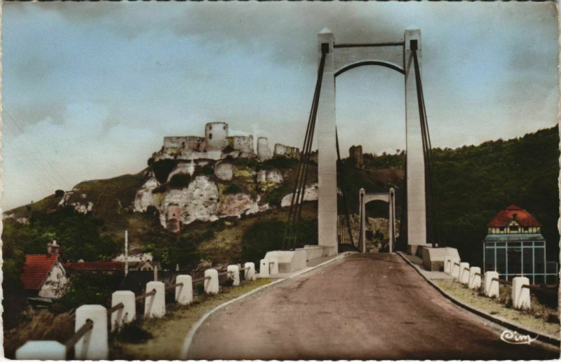 Carte postale ancienne Les Andelys Le Pont et le Chateau Gaillard aux Andelys