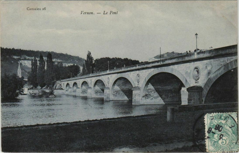 Carte postale ancienne Vernon Le Pont et le Chateau Gaillard à Vernon