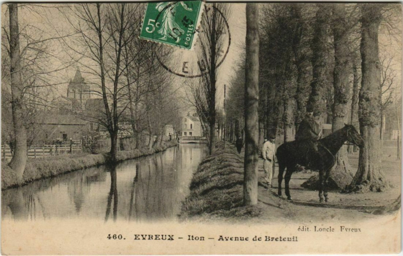 Carte postale ancienne Evreux Iton - Avenue de Breteuil à Breteuil