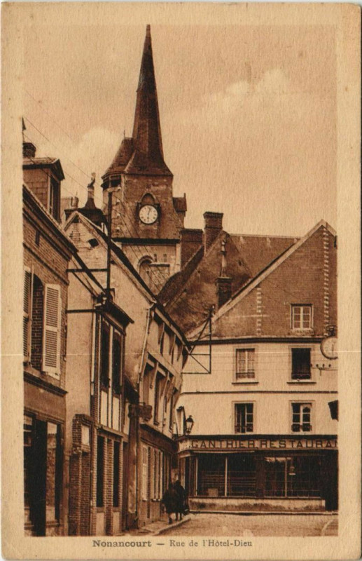 Carte postale ancienne Nonancourt Rue de l'Hotel-Dieu à Nonancourt