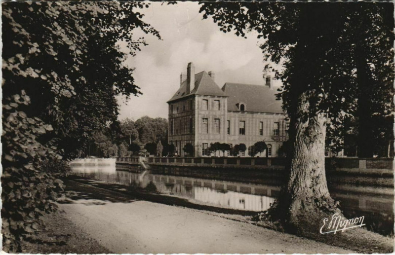Carte postale ancienne Saint-Georges-Motel Le Chateau à Saint-Georges-Motel