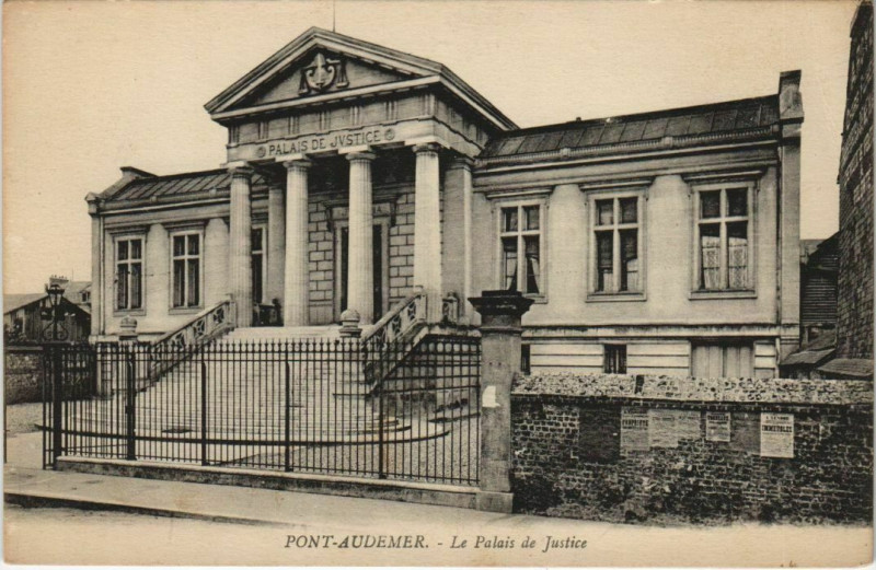 Carte postale ancienne Pont-Audemer Le Palais de Justice à Pont-Audemer