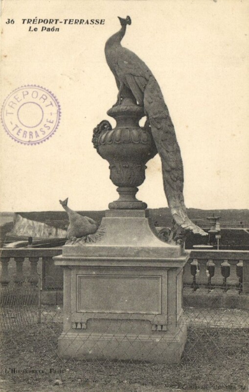 Carte postale ancienne Treport-Terrasse - Le Paon
