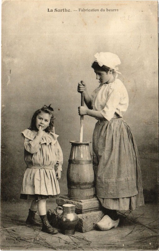 Carte postale ancienne La Sarthe - Fabrication du beurre