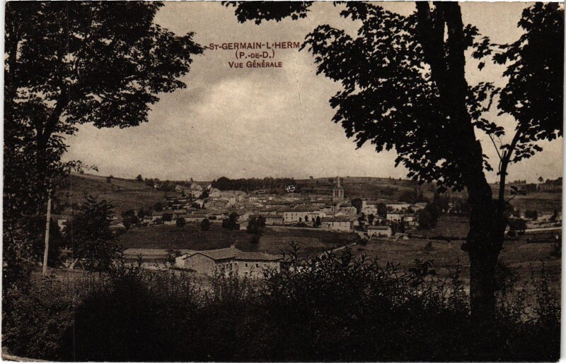 Carte postale ancienne Saint-Germain-l'Herm Vue Generale à Saint-Germain-l'Herm