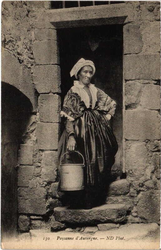 Carte postale ancienne Paysanne d'Auvergne