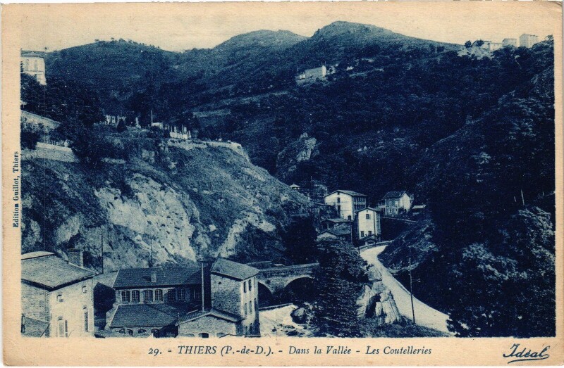Carte postale ancienne Thiers Dans la Vallee - Les Coutelleries à Thiers
