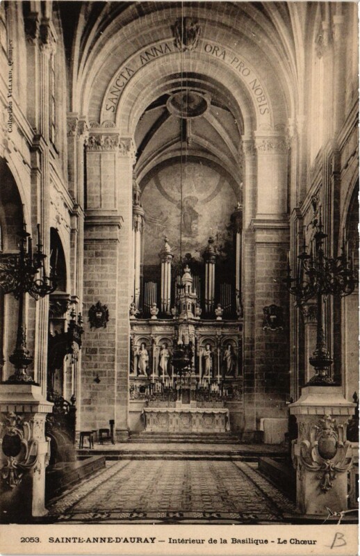 Carte postale ancienne Sainte-Anne-d'Auray - Intérieur de la Basilique - Le Choeur à Sainte-Anne-d'Auray