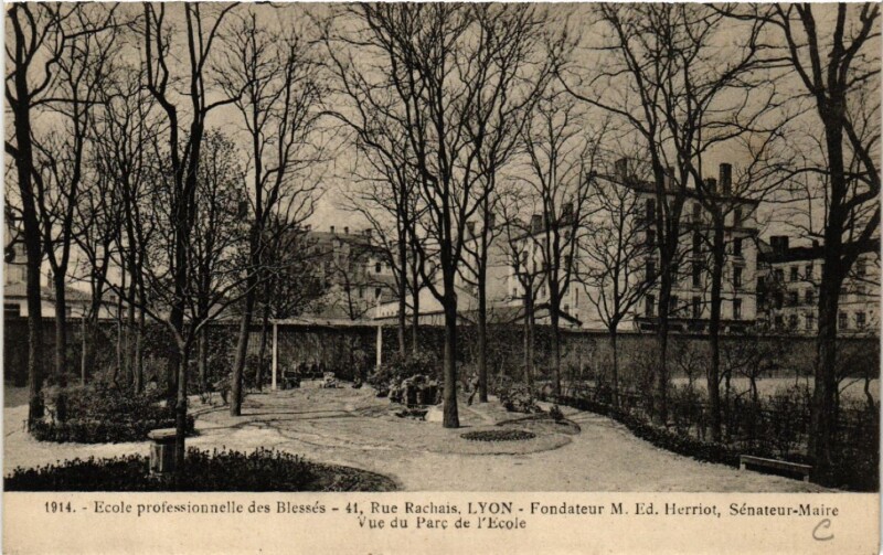Carte postale ancienne Lyon - Ecole professionnelle des Blesses Rue Rachais-Lyon à Lyon