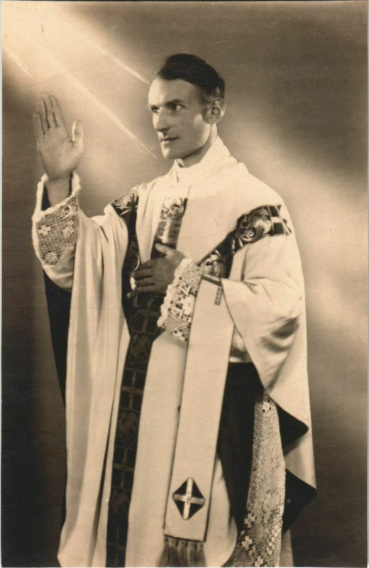 Carte postale ancienne Thouars Priest - J. Barathon Photo à Thouars