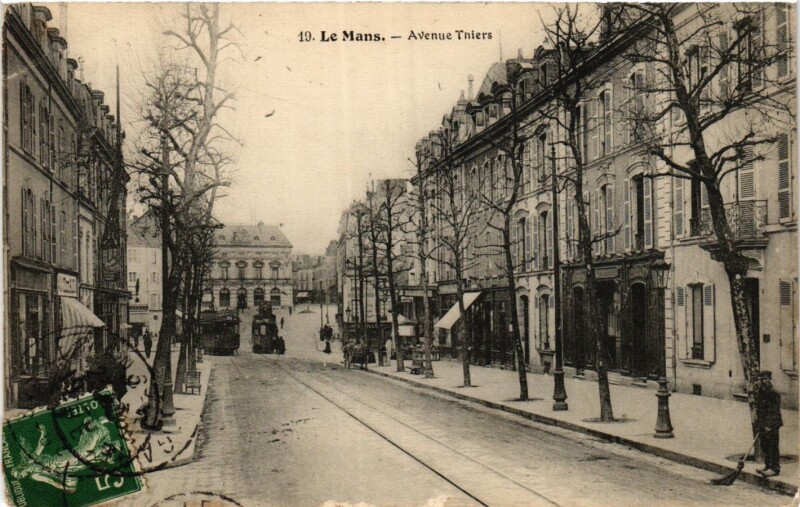 Carte postale ancienne Le Mans - Avenue Thiers au Mans