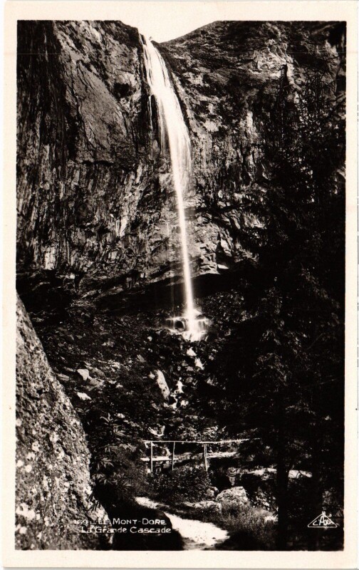 Carte postale ancienne Le Mont-Dore La Grande Cascade à Mont-Dore