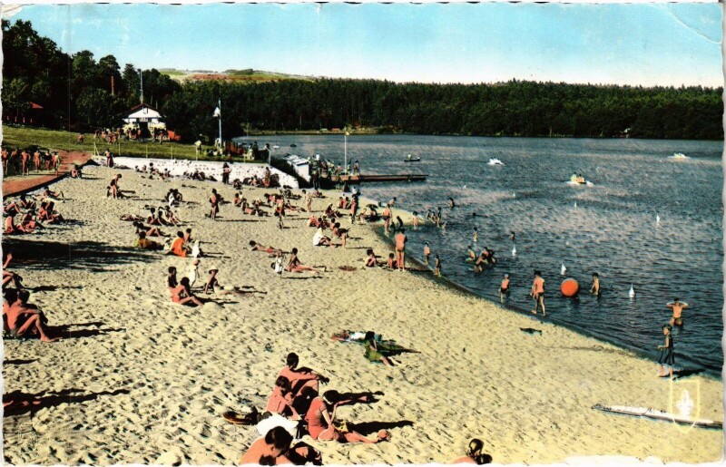 Carte postale ancienne Le Lac d'Aydat - La Plage à Aydat