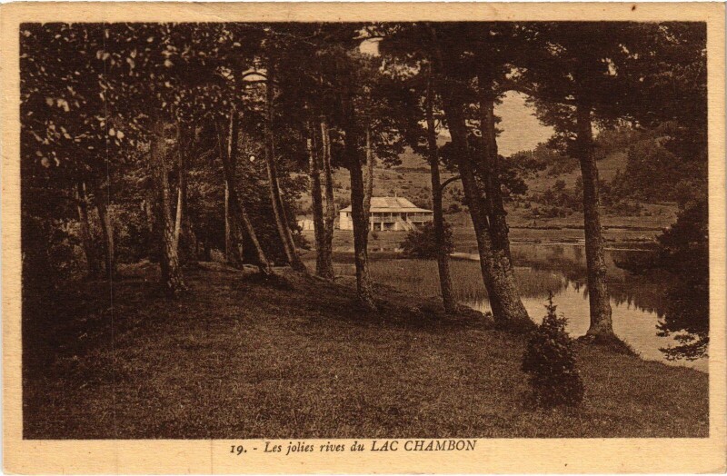 Carte postale ancienne Les Jolies Rives du Lac Chambon