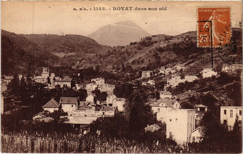 Carte postale ancienne Royat dans son Nid à Royat
