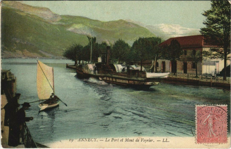 Carte postale ancienne Annecy Le Port et Mont de Veyrier Ships