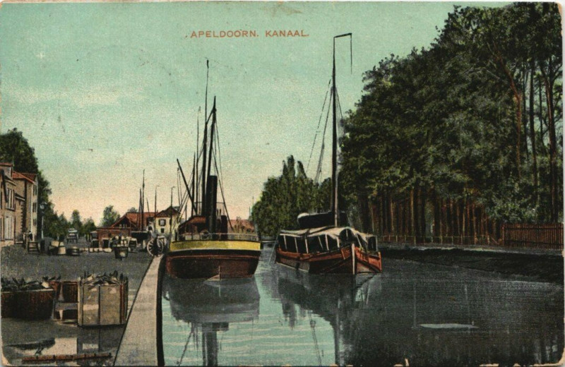 Carte postale ancienne Apeldoorn. Kanaal Ships